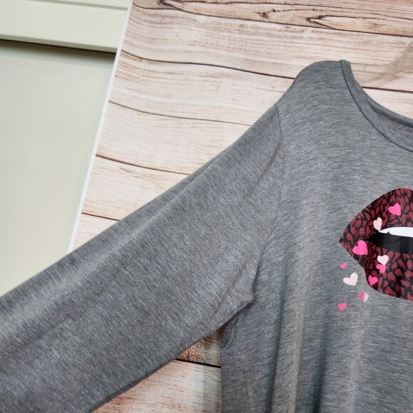 New TORRID 2X Heather Grey Sleep Lounge Sweatshirt Lips Heart Print Super Soft - Picture 3 of 15